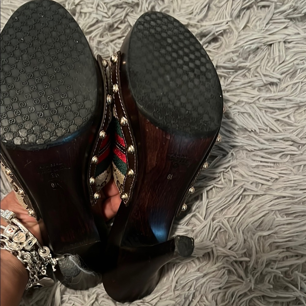 Gucci Red and Green Mules with Flat Sole and Round Toe - Picture 2 of 4